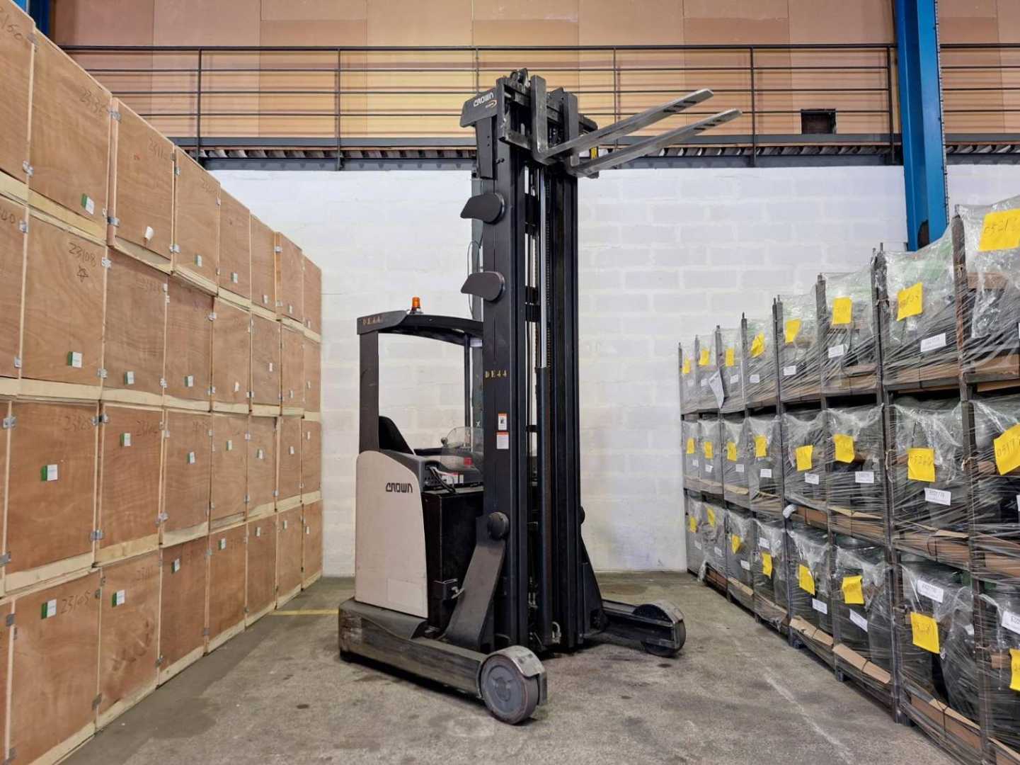 Heftruck gebruikt CROWN ESR 5260 ELEKTRO SCHUBMASTSTAPLER (12968487)