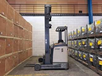 Heftruck gebruikt CROWN ESR 5260 ELEKTRO SCHUBMASTSTAPLER (12968487)