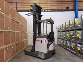 Heftruck gebruikt CROWN ESR 5260 ELEKTRO SCHUBMASTSTAPLER (12968487)