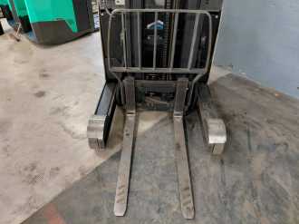 Heftruck gebruikt CROWN ESR 5260 ELEKTRO SCHUBMASTSTAPLER (13000526)