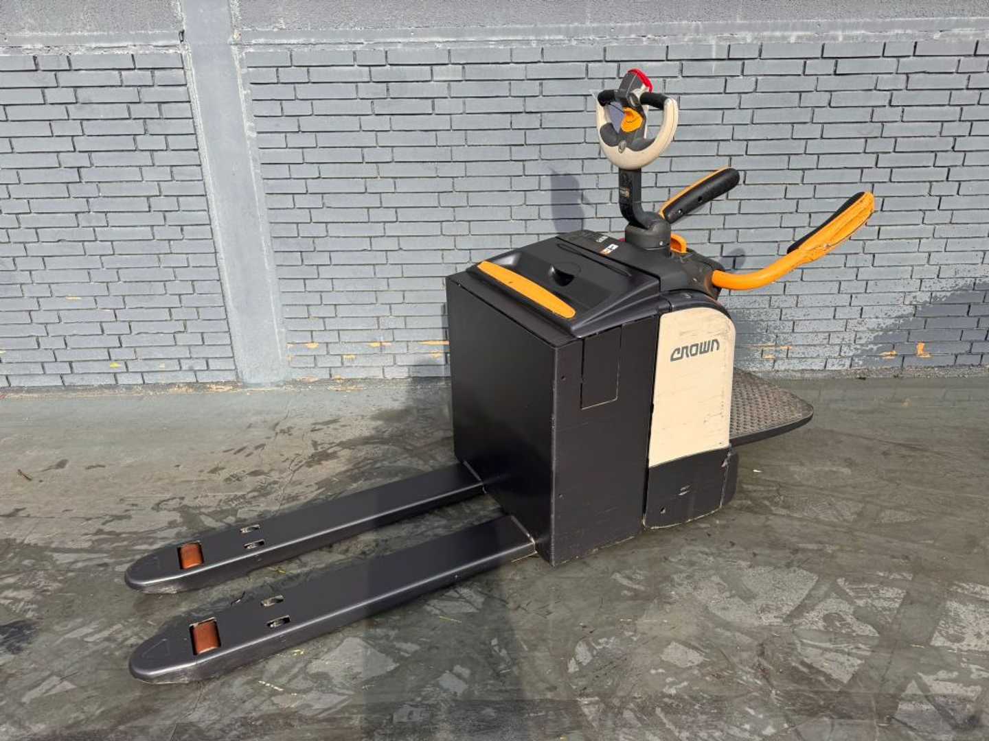Heftruck gebruikt CROWN WT 3040 Baujahr 2018/ Stunden 4526 Akku Bj 2019 ELEKTRO HOCHHUBWAGENDEICHSEL (13071050)