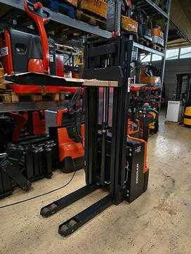 Heftruck gebruikt DOOSAN BSL 16N ELEKTRO HOCHHUBWAGENDEICHSEL (13001885) backdrop