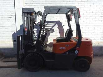Heftruck gebruikt DOOSAN D25G DIESEL VIERRADFRONTSTAPLER (13066049)
