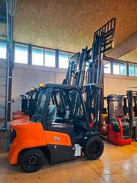 Heftruck gebruikt DOOSAN D35NXS DIESEL VIERRADFRONTSTAPLER (13047838) backdrop