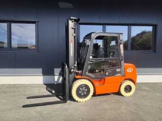 Heftruck gebruikt EP EFXZ-301 NEUMASCHINE ELEKTRO VIERRADFRONTSTAPLER (13041446) backdrop