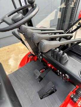 Heftruck gebruikt EP EFXZ301-H Lithium Ionen ELEKTRO VIERRADFRONTSTAPLER (13034763)
