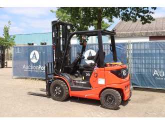 Heftruck gebruikt EP Equipment EFL 30 Pro ELEKTRO VIERRADFRONTSTAPLER (13056087)