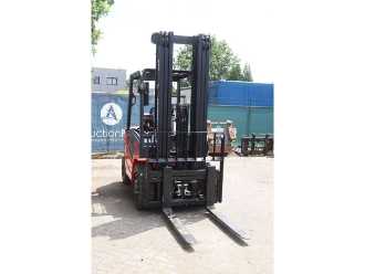 Heftruck gebruikt EP Equipment EFL 30 Pro ELEKTRO VIERRADFRONTSTAPLER (13056087)