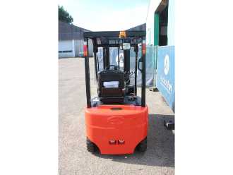 Heftruck gebruikt EP Equipment EFL181 ELEKTRO VIERRADFRONTSTAPLER (13056092)