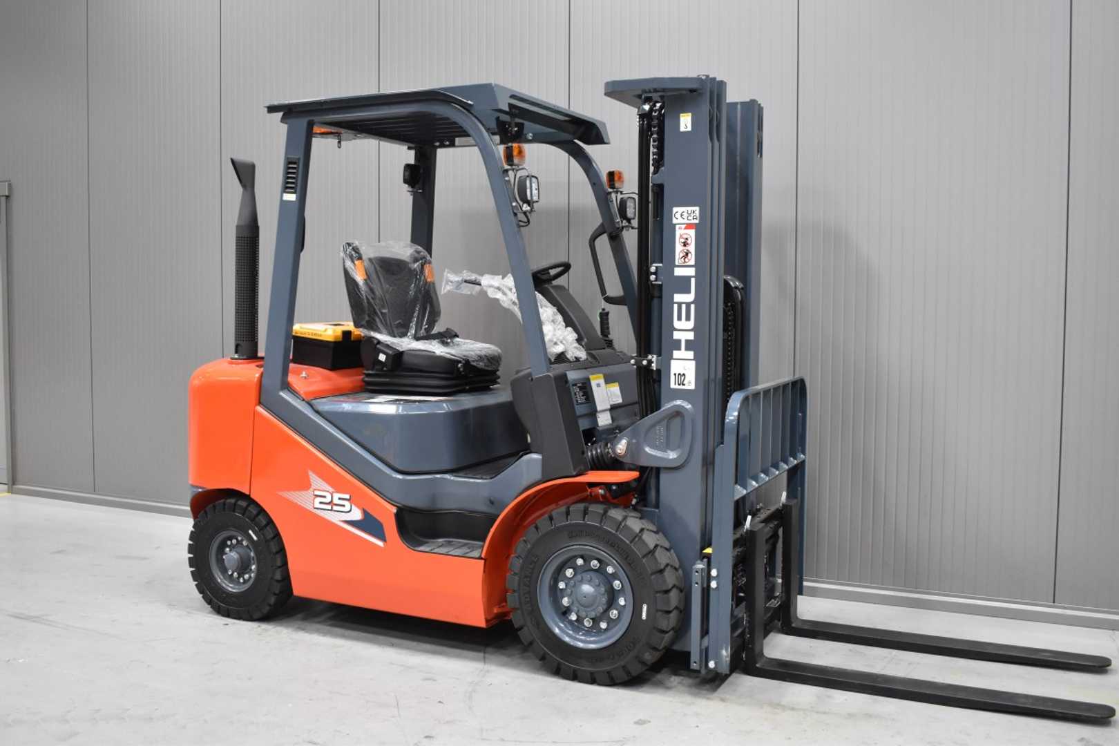 Heftruck gebruikt HELI CPCD25-KU20H /55554/ DIESEL VIERRADFRONTSTAPLER (13010987)