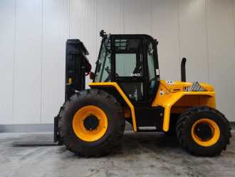 Heftruck gebruikt JCB 940-4 T4 - TRIPLEX DIESEL GELAENDESTAPLER (13053109) backdrop