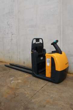 Heftruck gebruikt JUNGHEINRICH ECE 225 2400x510mm ELEKTRO NIEDERHUBKOMMISSIONIERER (13012446) backdrop