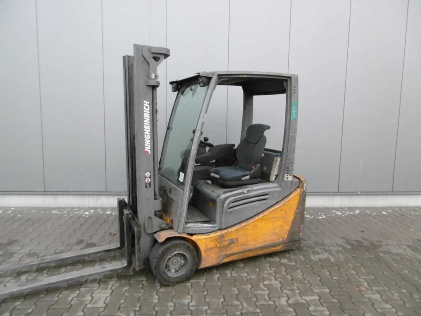 Heftruck gebruikt JUNGHEINRICH EFG 218 GE120-330ZZ ELEKTRO DREIRADFRONTSTAPLER (12776602)