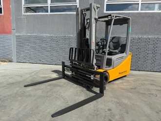 Heftruck gebruikt JUNGHEINRICH EFG 220 Baujahr 2017 / Stunden 14339 Akku 2018 ELEKTRO DREIRADFRONTSTAPLER (13057098) backdrop