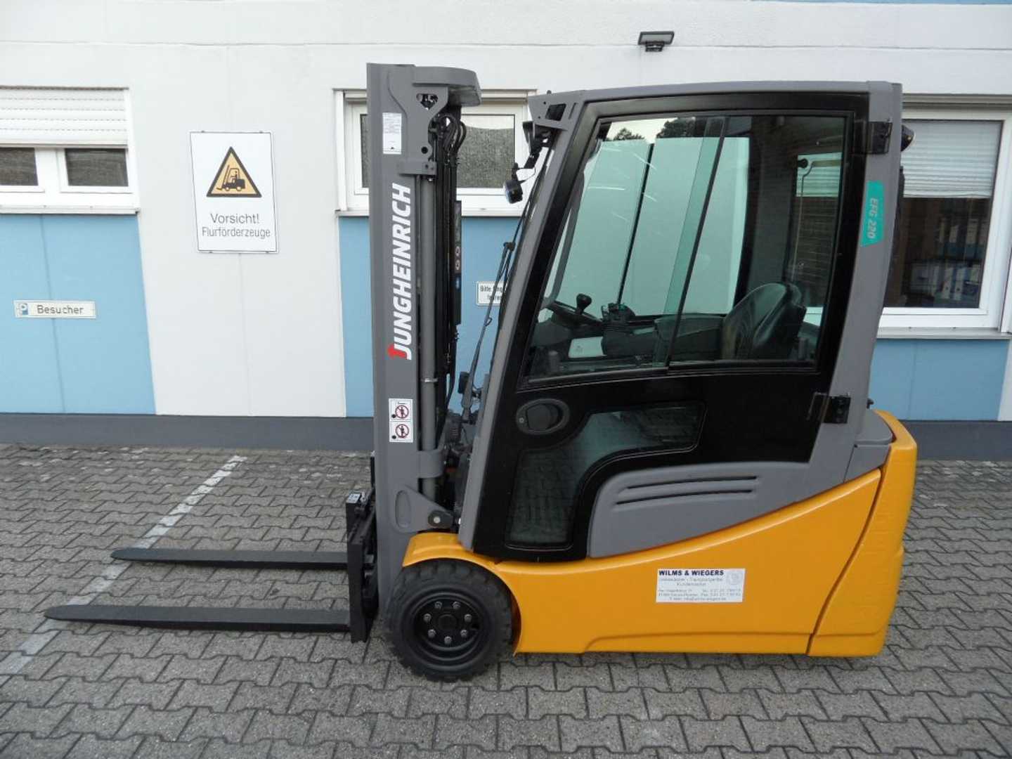 Heftruck gebruikt JUNGHEINRICH EFG 220 - Voll-Freihub - Kabine ELEKTRO DREIRADFRONTSTAPLER (13074487)