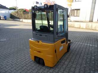 Heftruck gebruikt JUNGHEINRICH EFG 220 - Voll-Freihub - Kabine ELEKTRO DREIRADFRONTSTAPLER (13074487)