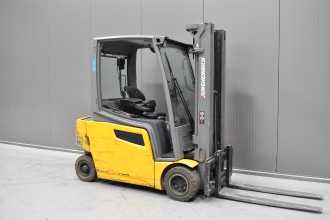 Heftruck gebruikt JUNGHEINRICH EFG 320 /58986/ ELEKTRO VIERRADFRONTSTAPLER (13070400) backdrop