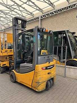 Heftruck gebruikt JUNGHEINRICH EFG218K ELEKTRO DREIRADFRONTSTAPLER (13072937)