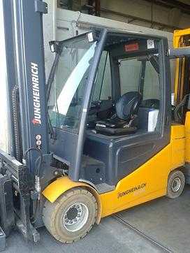 Heftruck gebruikt JUNGHEINRICH EFG430 ELEKTRO VIERRADFRONTSTAPLER (11562836) backdrop