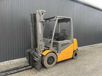 Heftruck gebruikt JUNGHEINRICH EFG540k ELEKTRO VIERRADFRONTSTAPLER (13073618) backdrop