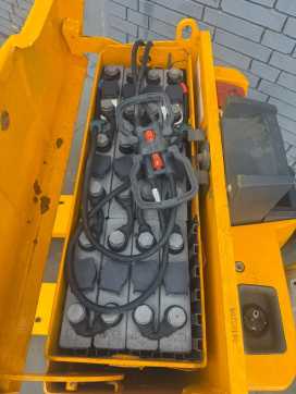 Heftruck gebruikt JUNGHEINRICH EJE 118 Baujahr 2014/ Stunden 498 Ladegerät integriert WEITERE NIEDERHUBWAGENDEICHSEL (13075989)