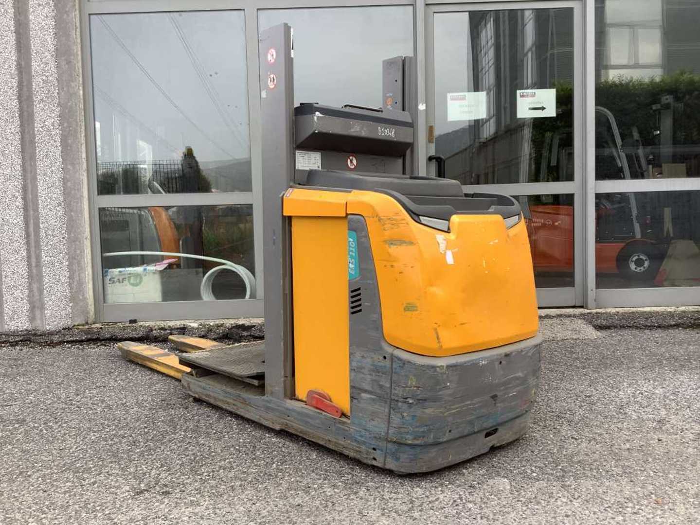 Heftruck gebruikt JUNGHEINRICH EKS 110 L 100 E ELEKTRO NIEDERHUBKOMMISSIONIERER (13064818)