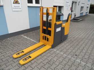 Heftruck gebruikt JUNGHEINRICH ERD 220 - 2 Meter Hubhöhe - feste Plattform ELEKTRO HOCHHUBWAGENDEICHSEL (13064901)