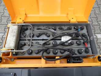 Heftruck gebruikt JUNGHEINRICH ERE 225 - elektr. Lenkung - Plattform ELEKTRO NIEDERHUBWAGENDEICHSEL (13051787)