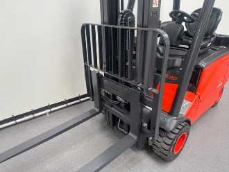 Heftruck gebruikt LINDE 386 E 20 PH-01 ELEKTRO VIERRADFRONTSTAPLER (13043940)
