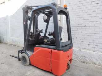 Heftruck gebruikt LINDE E 14-01 ELEKTRO DREIRADFRONTSTAPLER (13067349)