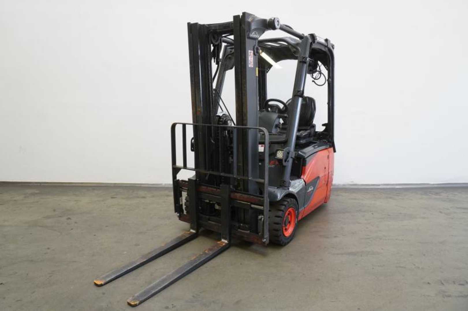 Heftruck gebruikt LINDE E 14 EVO 386-02 ELEKTRO DREIRADFRONTSTAPLER (13074276)