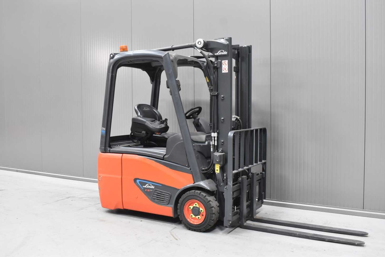 Heftruck gebruikt LINDE E 16 C - 02 /58500/ ELEKTRO DREIRADFRONTSTAPLER (13063173)