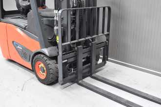Heftruck gebruikt LINDE E 16 C - 02 /58500/ ELEKTRO DREIRADFRONTSTAPLER (13063173)