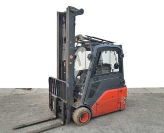 Heftruck gebruikt LINDE E 18 L-01/386 (batt. NUOVA) ELEKTRO DREIRADFRONTSTAPLER (12920655) backdrop