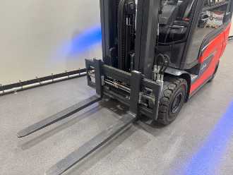 Heftruck gebruikt LINDE E 25-01 DEMO / AIRCO ELEKTRO VIERRADFRONTSTAPLER (13032761)