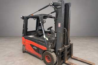 Heftruck gebruikt LINDE E 25 L - 01 /58843/ ELEKTRO VIERRADFRONTSTAPLER (13066185) backdrop