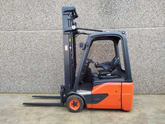 Heftruck gebruikt LINDE E15-02 ELEKTRO DREIRADFRONTSTAPLER (13067340)