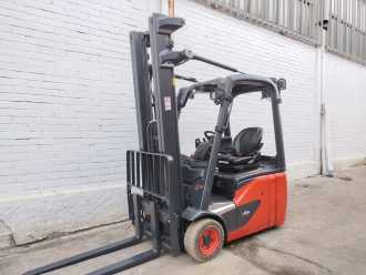 Heftruck gebruikt LINDE E15-02 EVO ELEKTRO DREIRADFRONTSTAPLER (13040274) backdrop