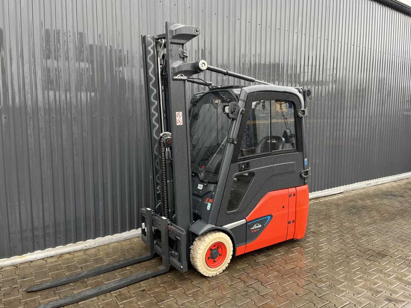 Heftruck gebruikt LINDE E16-02 ELEKTRO DREIRADFRONTSTAPLER (13075066)
