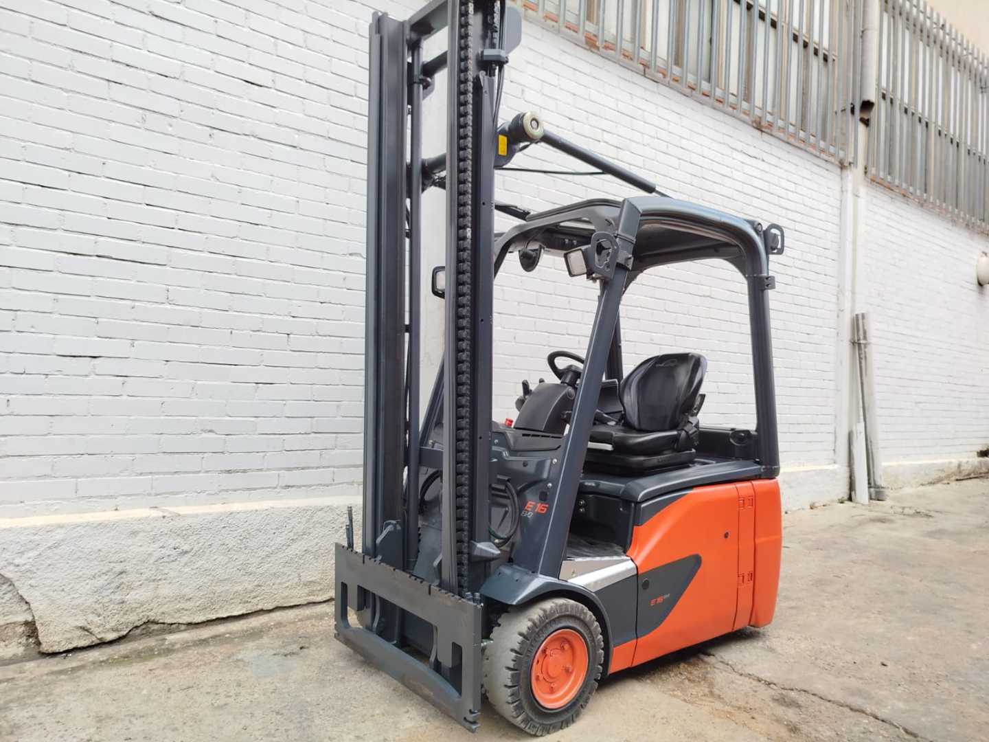Heftruck gebruikt LINDE E16-02 EVO ELEKTRO DREIRADFRONTSTAPLER (13075173)
