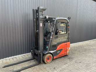 Heftruck gebruikt LINDE E16C-02 ELEKTRO DREIRADFRONTSTAPLER (13062325) backdrop