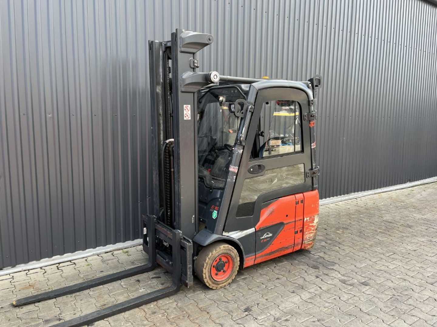Heftruck gebruikt LINDE E16C-02 ELEKTRO DREIRADFRONTSTAPLER (13062325)