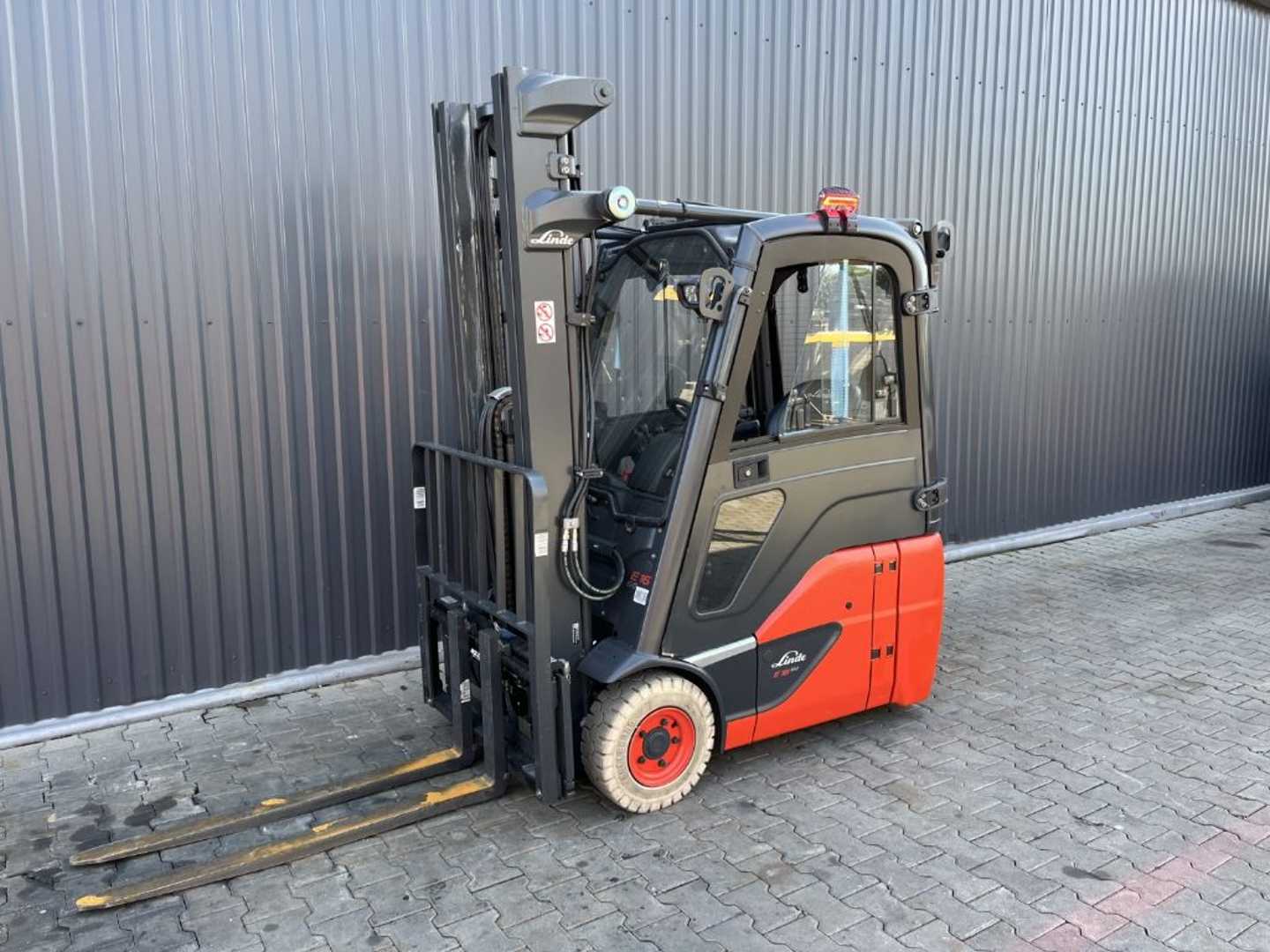 Heftruck gebruikt LINDE E16C-02 ELEKTRO DREIRADFRONTSTAPLER (13067846)