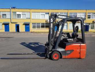 Heftruck gebruikt LINDE E16C ELEKTRO DREIRADFRONTSTAPLER (12990734)