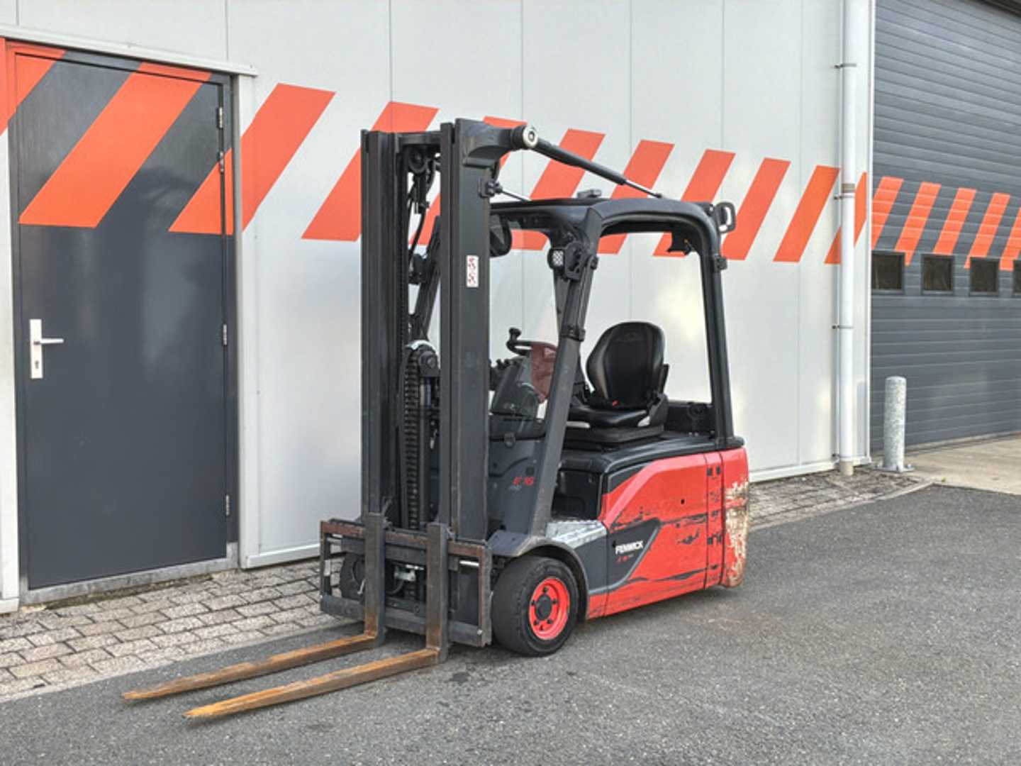Heftruck gebruikt LINDE E16L-02 ELEKTRO DREIRADFRONTSTAPLER (13071560)