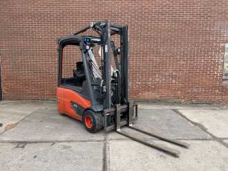 Heftruck gebruikt LINDE E18-02 ELEKTRO DREIRADFRONTSTAPLER (13043307) backdrop