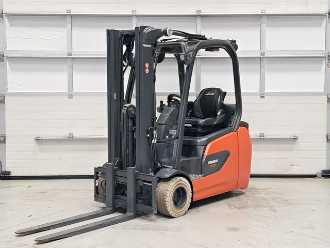 Heftruck gebruikt LINDE E20L-01 ELEKTRO DREIRADFRONTSTAPLER (13073385) backdrop
