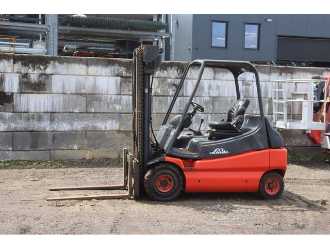 Heftruck gebruikt LINDE E30-01 ELEKTRO VIERRADFRONTSTAPLER (13047552) backdrop