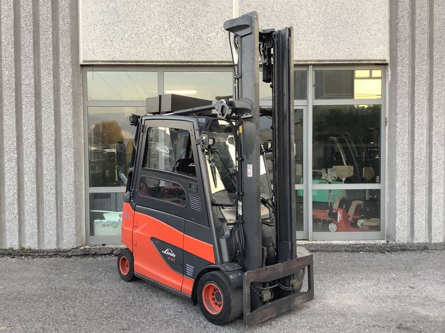Heftruck gebruikt LINDE E30HL-01/600 ELEKTRO VIERRADFRONTSTAPLER (13076934)
