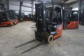 Heftruck gebruikt LINDE EG 16-02 - Triplex - 75 Stunden ELEKTRO DREIRADFRONTSTAPLER (13056269) backdrop